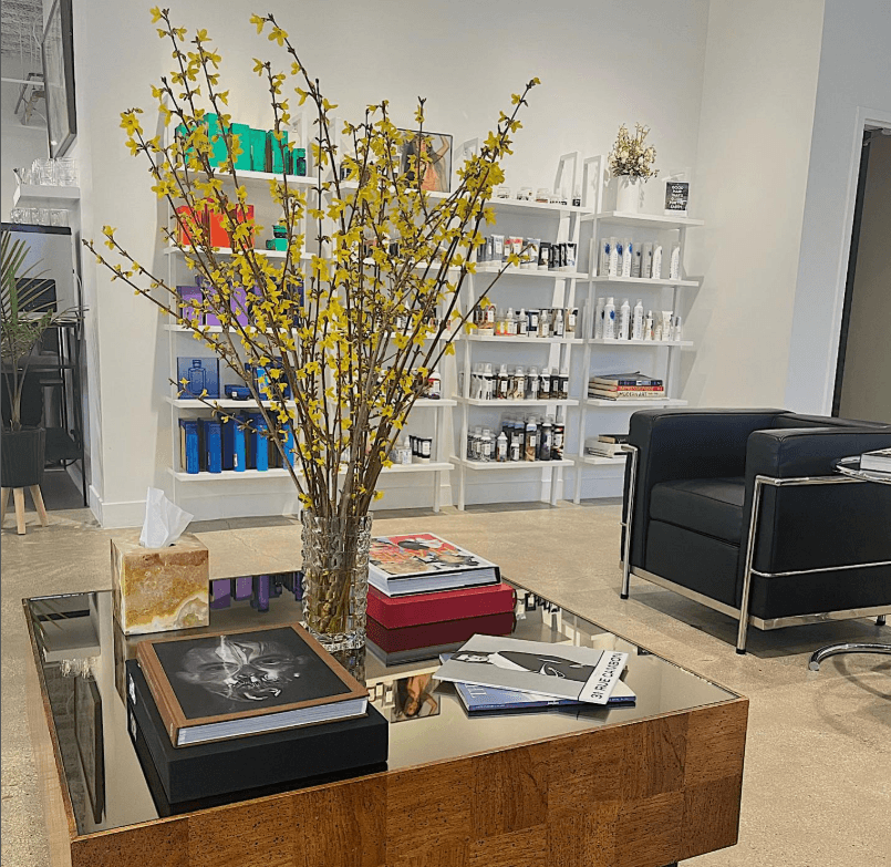 Headline: Luxury Salon Chair Rental in River North – 24/7 Access 5